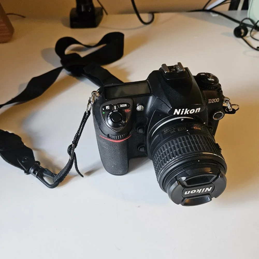 nikon d200 w/ lenses dslr